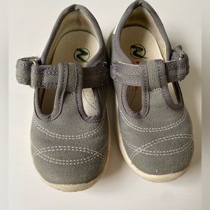 Gray canvas Naturino shoes GUC